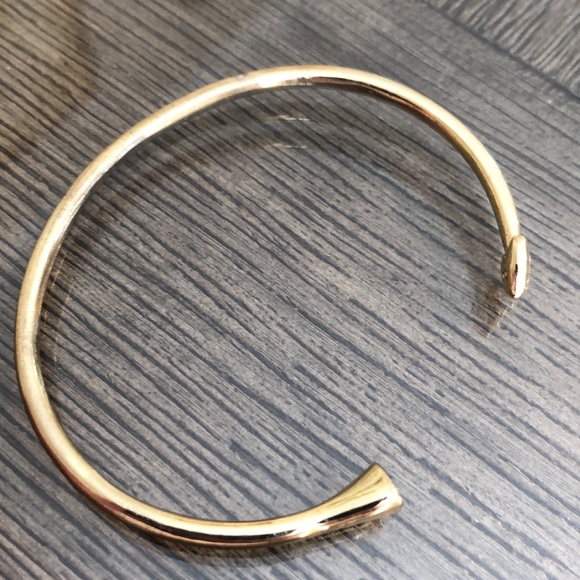 MELINDA MARIA Heart & Arrow Cuff Bracelet - Picture 4 of 14